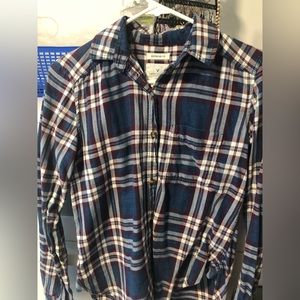 Boyfriend fit American Eagle Blue and red flannel button down XS